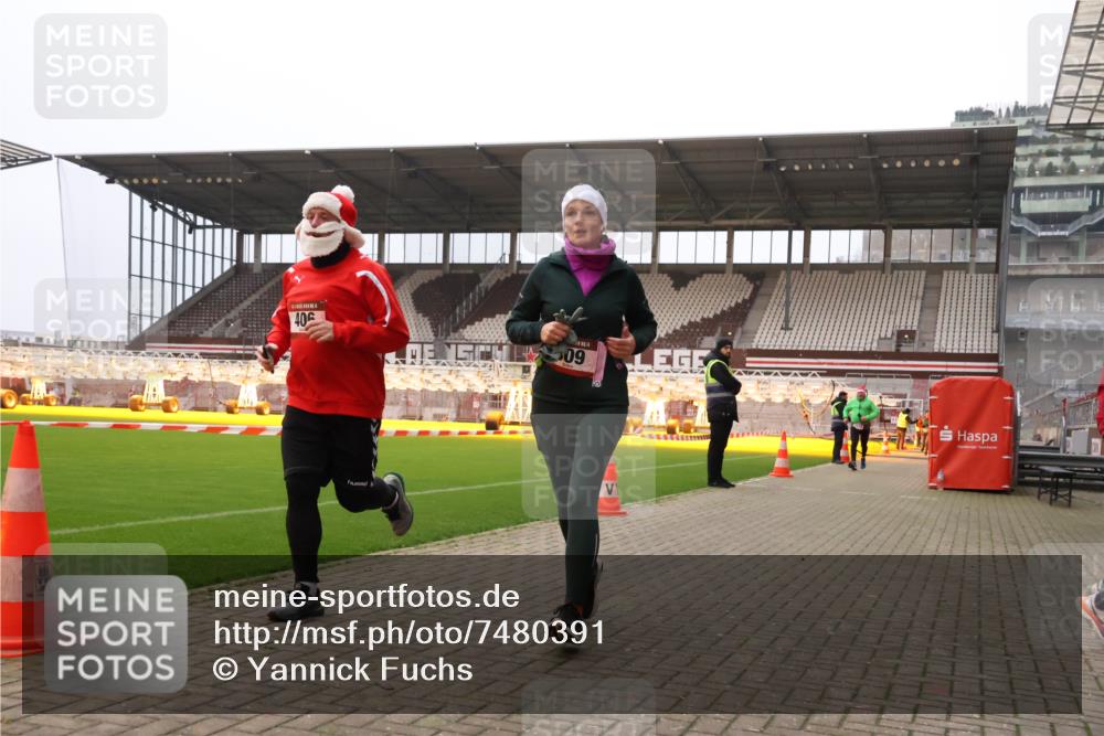 08.12.2024 - St. Pauli X-Mass-Run No. 14 Yannick Fuchs http://msf.ph/oto/7480391 08.12.2024 10:03:21 Ziel 253, 406, 809, 1385, 2822, 3260 meine-sportfotos.de