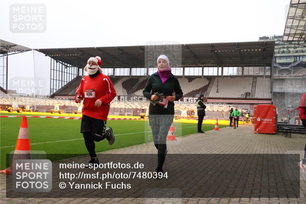 08.12.2024 - St. Pauli X-Mass-Run No. 14 Yannick Fuchs http://msf.ph/oto/7480394 08.12.2024 10:03:21 Ziel 253, 406, 809, 1385, 2822, 3260 meine-sportfotos.de