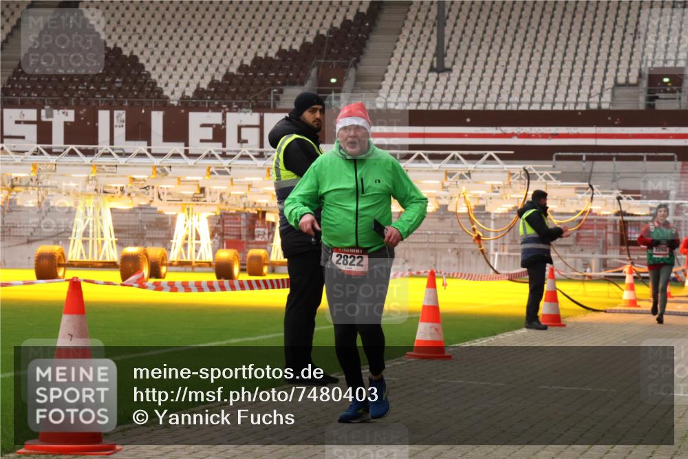08.12.2024 - St. Pauli X-Mass-Run No. 14 Yannick Fuchs http://msf.ph/oto/7480403 08.12.2024 10:03:25 Ziel 253, 406, 809, 1385, 2822, 3260 meine-sportfotos.de