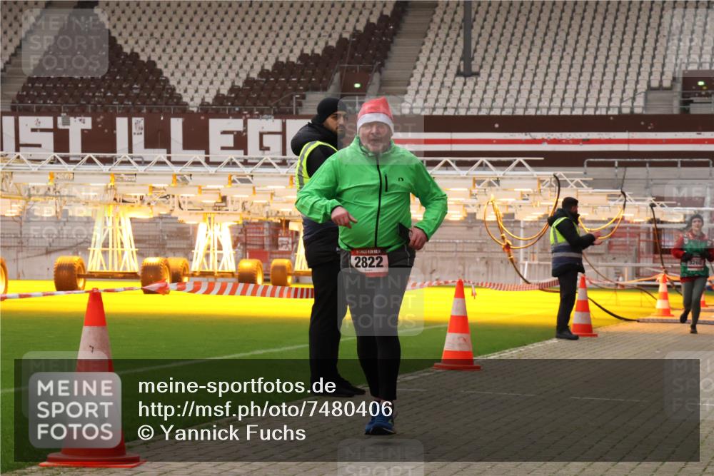 08.12.2024 - St. Pauli X-Mass-Run No. 14 Yannick Fuchs http://msf.ph/oto/7480406 08.12.2024 10:03:25 Ziel 253, 406, 809, 1385, 2822, 3260 meine-sportfotos.de