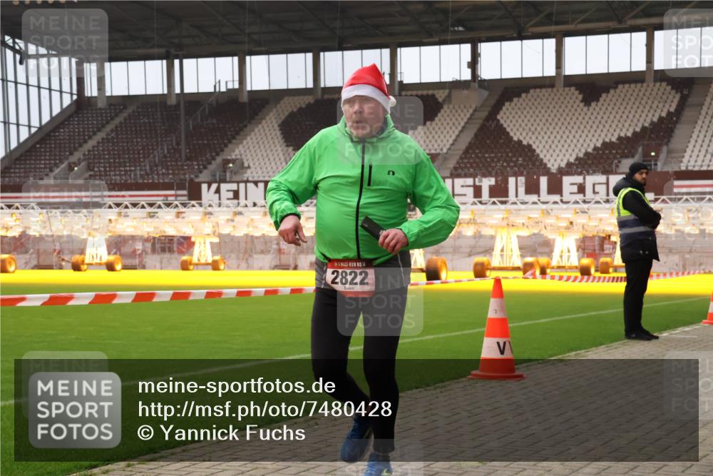 08.12.2024 - St. Pauli X-Mass-Run No. 14 Yannick Fuchs http://msf.ph/oto/7480428 08.12.2024 10:03:28 Ziel 406, 809, 1912, 1949, 2822, 3072, 3260 meine-sportfotos.de