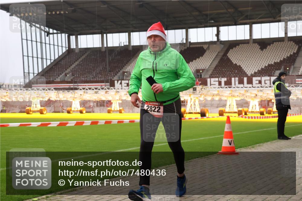 08.12.2024 - St. Pauli X-Mass-Run No. 14 Yannick Fuchs http://msf.ph/oto/7480436 08.12.2024 10:03:28 Ziel 406, 809, 1912, 1949, 2822, 3072, 3260 meine-sportfotos.de