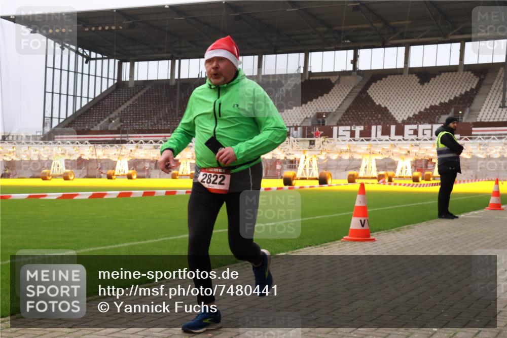 08.12.2024 - St. Pauli X-Mass-Run No. 14 Yannick Fuchs http://msf.ph/oto/7480441 08.12.2024 10:03:28 Ziel 406, 809, 1912, 1949, 2822, 3072, 3260 meine-sportfotos.de