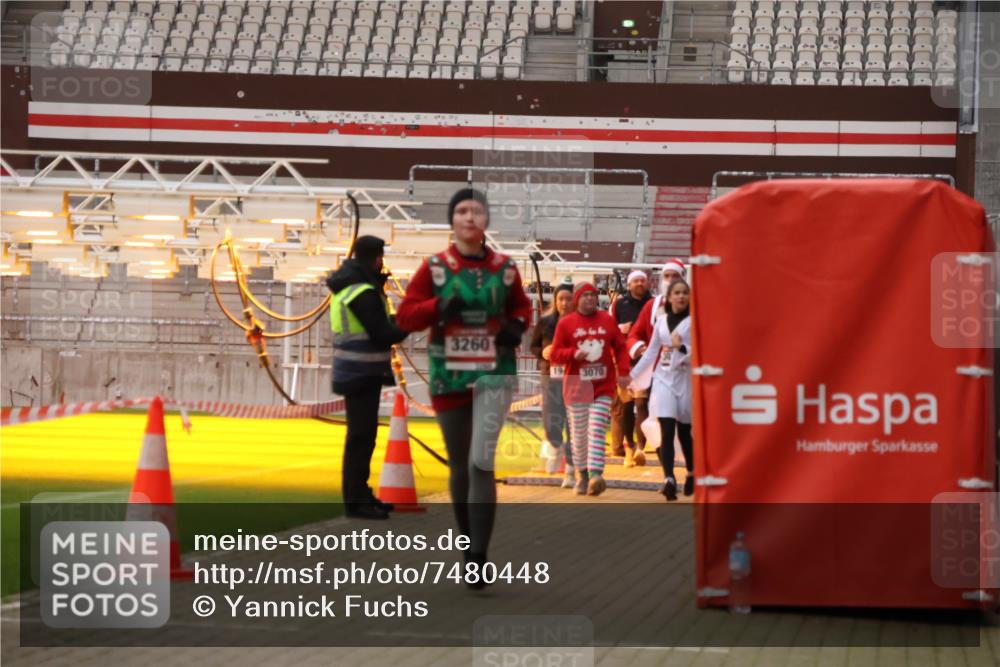 08.12.2024 - St. Pauli X-Mass-Run No. 14 Yannick Fuchs http://msf.ph/oto/7480448 08.12.2024 10:03:30 Ziel 406, 809, 1912, 1949, 2093, 2098, 2822, 3070, 3072, 3260 meine-sportfotos.de