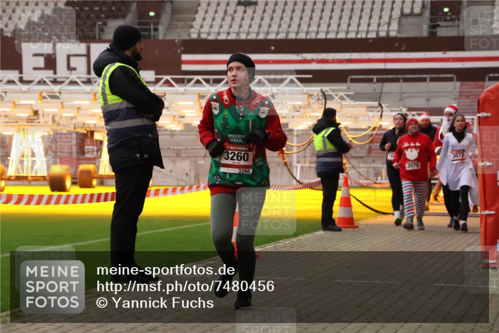 08.12.2024 - St. Pauli X-Mass-Run No. 14 Yannick Fuchs http://msf.ph/oto/7480456 08.12.2024 10:03:33 Ziel 1912, 1949, 2093, 2094, 2098, 2663, 2822, 2848, 3062, 3063, 3070, 3072, 3260 meine-sportfotos.de