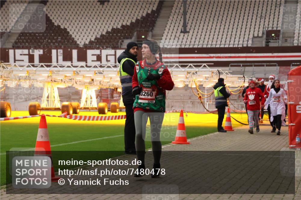08.12.2024 - St. Pauli X-Mass-Run No. 14 Yannick Fuchs http://msf.ph/oto/7480478 08.12.2024 10:03:33 Ziel 1912, 1949, 2093, 2094, 2098, 2663, 2822, 2848, 3062, 3063, 3070, 3072, 3260 meine-sportfotos.de