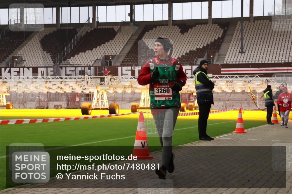 08.12.2024 - St. Pauli X-Mass-Run No. 14 Yannick Fuchs http://msf.ph/oto/7480481 08.12.2024 10:03:34 Ziel 1912, 1949, 2093, 2094, 2098, 2663, 2822, 2848, 3062, 3063, 3070, 3072, 3260 meine-sportfotos.de