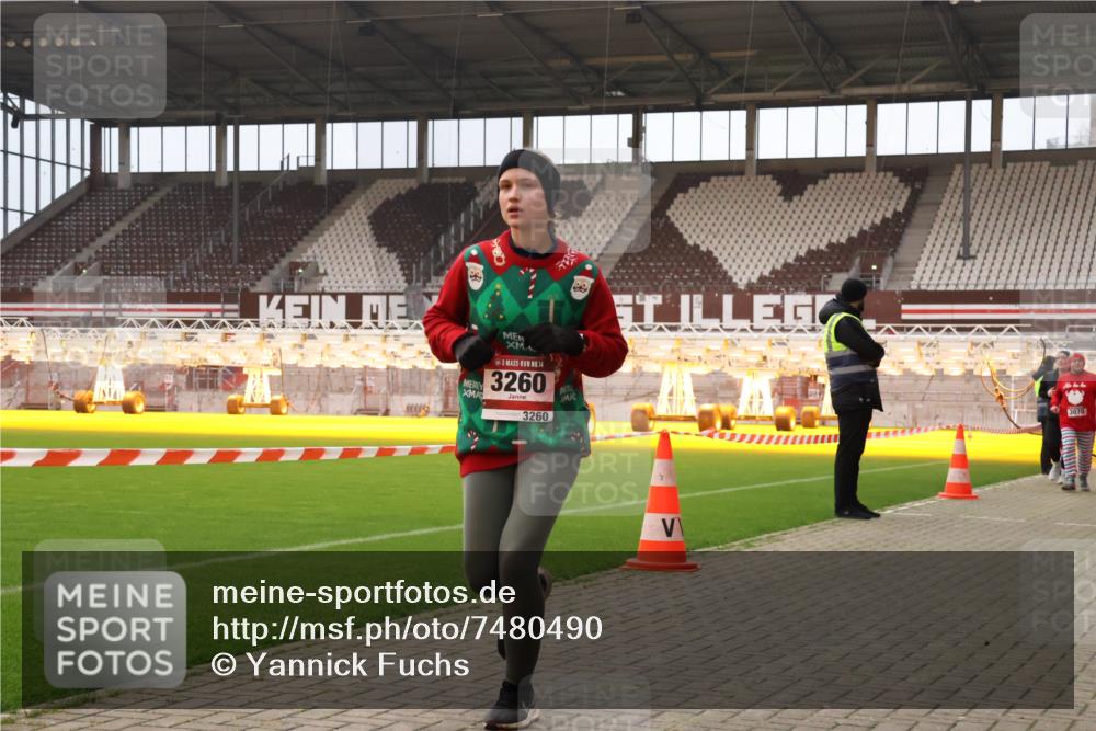 08.12.2024 - St. Pauli X-Mass-Run No. 14 Yannick Fuchs http://msf.ph/oto/7480490 08.12.2024 10:03:35 Ziel 330, 1912, 1949, 2093, 2094, 2098, 2663, 2759, 2822, 2848, 3062, 3063, 3070, 3072, 3260 meine-sportfotos.de