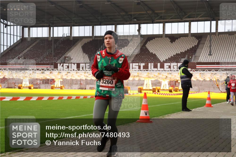 08.12.2024 - St. Pauli X-Mass-Run No. 14 Yannick Fuchs http://msf.ph/oto/7480493 08.12.2024 10:03:35 Ziel 330, 1912, 1949, 2093, 2094, 2098, 2663, 2759, 2822, 2848, 3062, 3063, 3070, 3072, 3260 meine-sportfotos.de