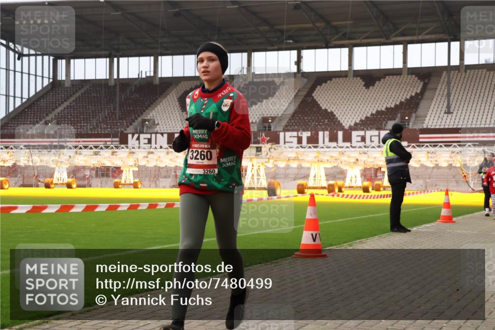 08.12.2024 - St. Pauli X-Mass-Run No. 14 Yannick Fuchs http://msf.ph/oto/7480499 08.12.2024 10:03:35 Ziel 330, 1912, 1949, 2093, 2094, 2098, 2663, 2759, 2822, 2848, 3062, 3063, 3070, 3072, 3260 meine-sportfotos.de