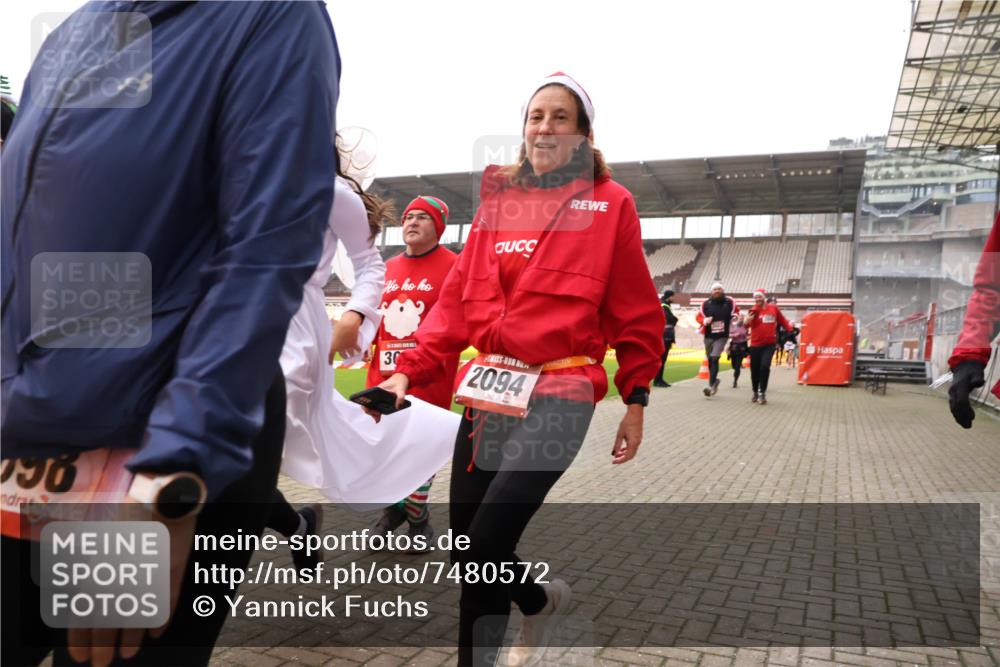 08.12.2024 - St. Pauli X-Mass-Run No. 14 Yannick Fuchs http://msf.ph/oto/7480572 08.12.2024 10:03:44 Ziel 330, 624, 1678, 1912, 1949, 2093, 2094, 2098, 2663, 2759, 2848, 2955, 3062, 3063, 3070, 3072, 3082, 3169, 3179, 3180, 3260 meine-sportfotos.de
