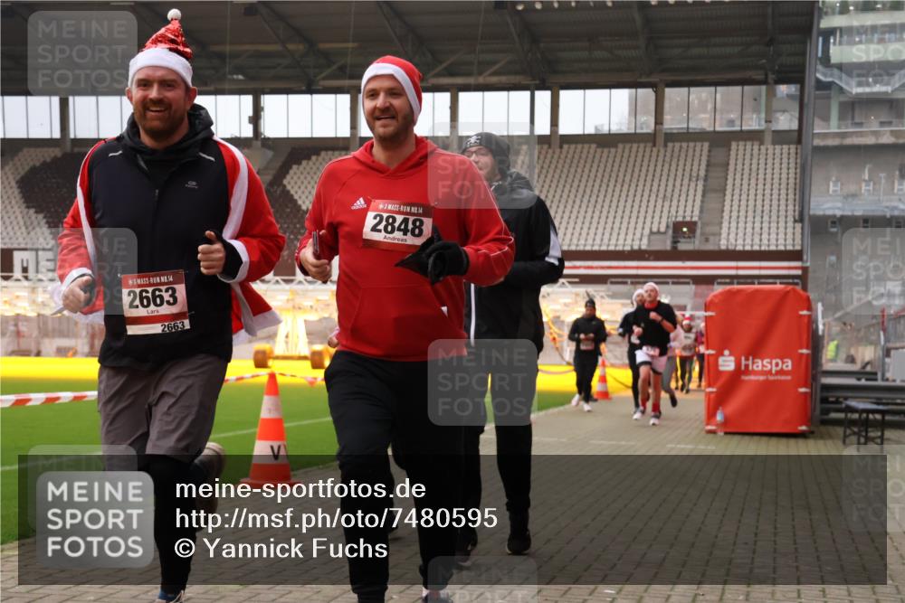 08.12.2024 - St. Pauli X-Mass-Run No. 14 Yannick Fuchs http://msf.ph/oto/7480595 08.12.2024 10:03:47 Ziel 330, 624, 1678, 1912, 1949, 2093, 2094, 2098, 2663, 2759, 2848, 2948, 2955, 3062, 3063, 3070, 3072, 3082, 3169, 3179, 3180 meine-sportfotos.de