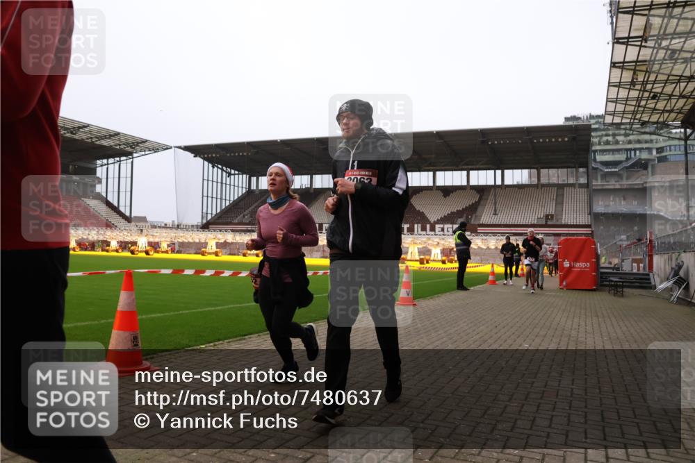 08.12.2024 - St. Pauli X-Mass-Run No. 14 Yannick Fuchs http://msf.ph/oto/7480637 08.12.2024 10:03:49 Ziel 330, 624, 1678, 1912, 1949, 2093, 2094, 2098, 2219, 2663, 2759, 2848, 2948, 2955, 3062, 3063, 3070, 3072, 3082, 3169, 3179, 3180 meine-sportfotos.de