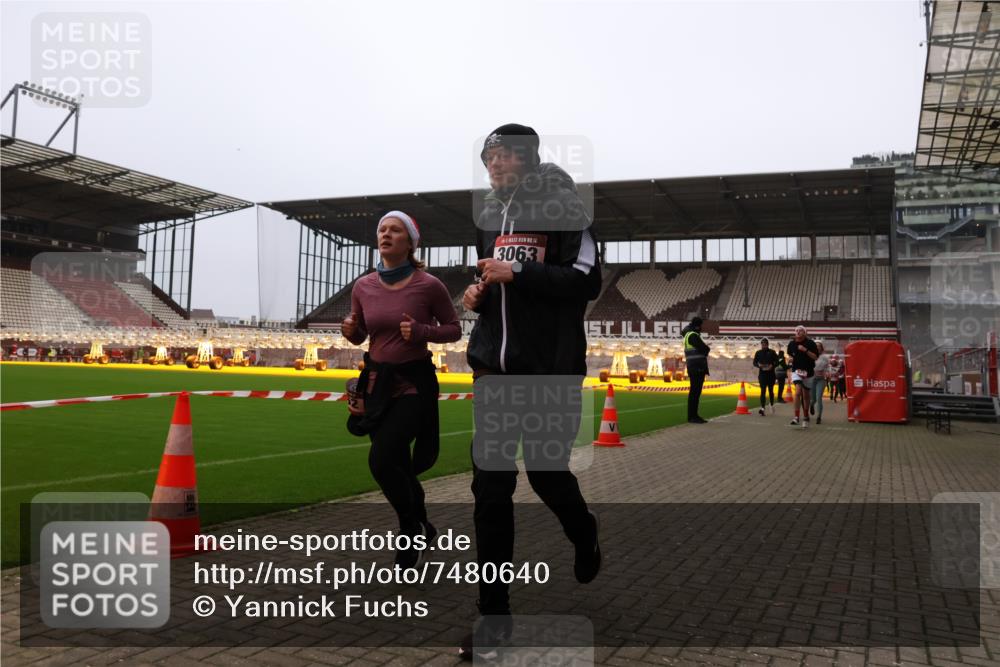 08.12.2024 - St. Pauli X-Mass-Run No. 14 Yannick Fuchs http://msf.ph/oto/7480640 08.12.2024 10:03:49 Ziel 330, 624, 1678, 1912, 1949, 2093, 2094, 2098, 2219, 2663, 2759, 2848, 2948, 2955, 3062, 3063, 3070, 3072, 3082, 3169, 3179, 3180 meine-sportfotos.de