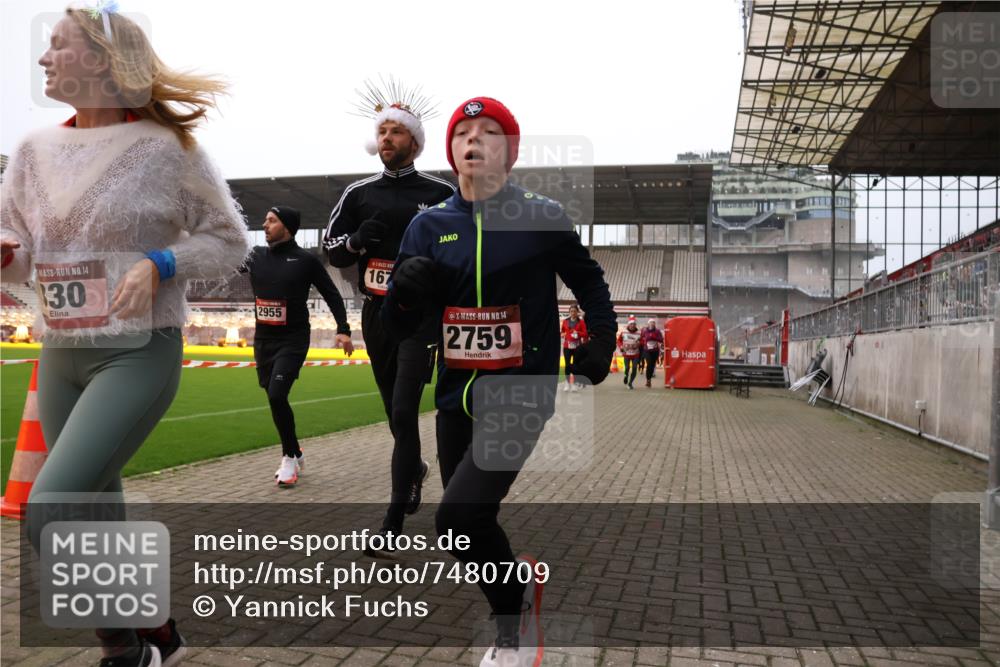 08.12.2024 - St. Pauli X-Mass-Run No. 14 Yannick Fuchs http://msf.ph/oto/7480709 08.12.2024 10:03:54 Ziel 330, 624, 1565, 1678, 1788, 1870, 2093, 2094, 2098, 2219, 2663, 2759, 2819, 2848, 2933, 2948, 2955, 3062, 3063, 3070, 3071, 3082, 3169, 3179, 3180 meine-sportfotos.de