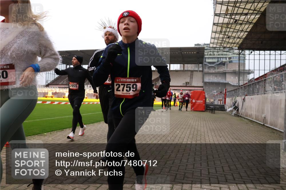 08.12.2024 - St. Pauli X-Mass-Run No. 14 Yannick Fuchs http://msf.ph/oto/7480712 08.12.2024 10:03:54 Ziel 330, 624, 1565, 1678, 1788, 1870, 2093, 2094, 2098, 2219, 2663, 2759, 2819, 2848, 2933, 2948, 2955, 3062, 3063, 3070, 3071, 3082, 3169, 3179, 3180 meine-sportfotos.de