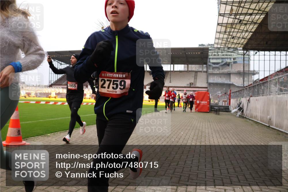 08.12.2024 - St. Pauli X-Mass-Run No. 14 Yannick Fuchs http://msf.ph/oto/7480715 08.12.2024 10:03:55 Ziel 330, 624, 815, 1565, 1678, 1788, 1870, 2093, 2094, 2098, 2219, 2663, 2759, 2819, 2848, 2933, 2948, 2955, 3062, 3063, 3071, 3082, 3169, 3179, 3180 meine-sportfotos.de