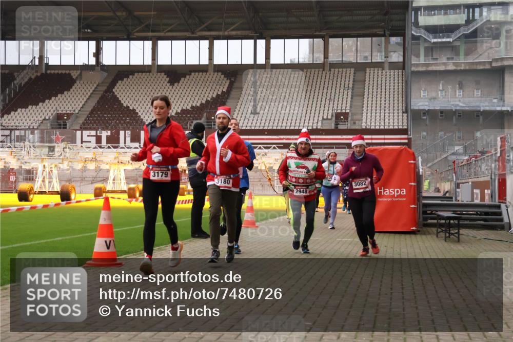 08.12.2024 - St. Pauli X-Mass-Run No. 14 Yannick Fuchs http://msf.ph/oto/7480726 08.12.2024 10:03:57 Ziel 330, 624, 815, 1565, 1678, 1788, 1870, 2094, 2219, 2663, 2759, 2819, 2848, 2933, 2948, 2955, 3062, 3063, 3071, 3082, 3169, 3179, 3180 meine-sportfotos.de