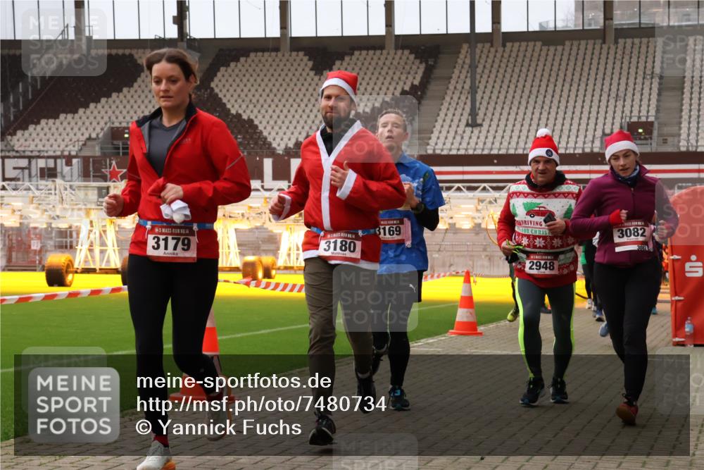 08.12.2024 - St. Pauli X-Mass-Run No. 14 Yannick Fuchs http://msf.ph/oto/7480734 08.12.2024 10:03:57 Ziel 330, 624, 815, 1565, 1678, 1788, 1870, 2094, 2219, 2663, 2759, 2819, 2848, 2933, 2948, 2955, 3062, 3063, 3071, 3082, 3169, 3179, 3180 meine-sportfotos.de