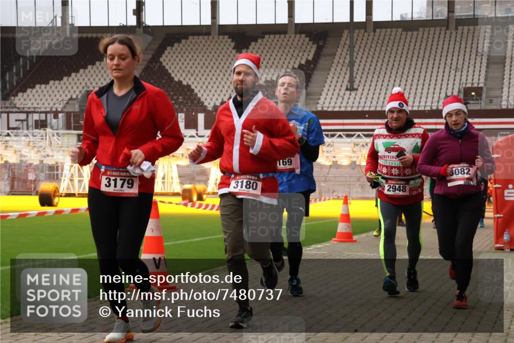 08.12.2024 - St. Pauli X-Mass-Run No. 14 Yannick Fuchs http://msf.ph/oto/7480737 08.12.2024 10:03:58 Ziel 330, 624, 815, 1565, 1678, 1788, 1870, 2094, 2219, 2759, 2819, 2848, 2933, 2948, 2955, 3062, 3063, 3071, 3082, 3169, 3179, 3180 meine-sportfotos.de