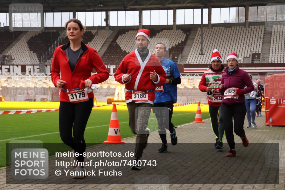 08.12.2024 - St. Pauli X-Mass-Run No. 14 Yannick Fuchs http://msf.ph/oto/7480743 08.12.2024 10:03:58 Ziel 330, 624, 815, 1565, 1678, 1788, 1870, 2094, 2219, 2759, 2819, 2848, 2933, 2948, 2955, 3062, 3063, 3071, 3082, 3169, 3179, 3180 meine-sportfotos.de