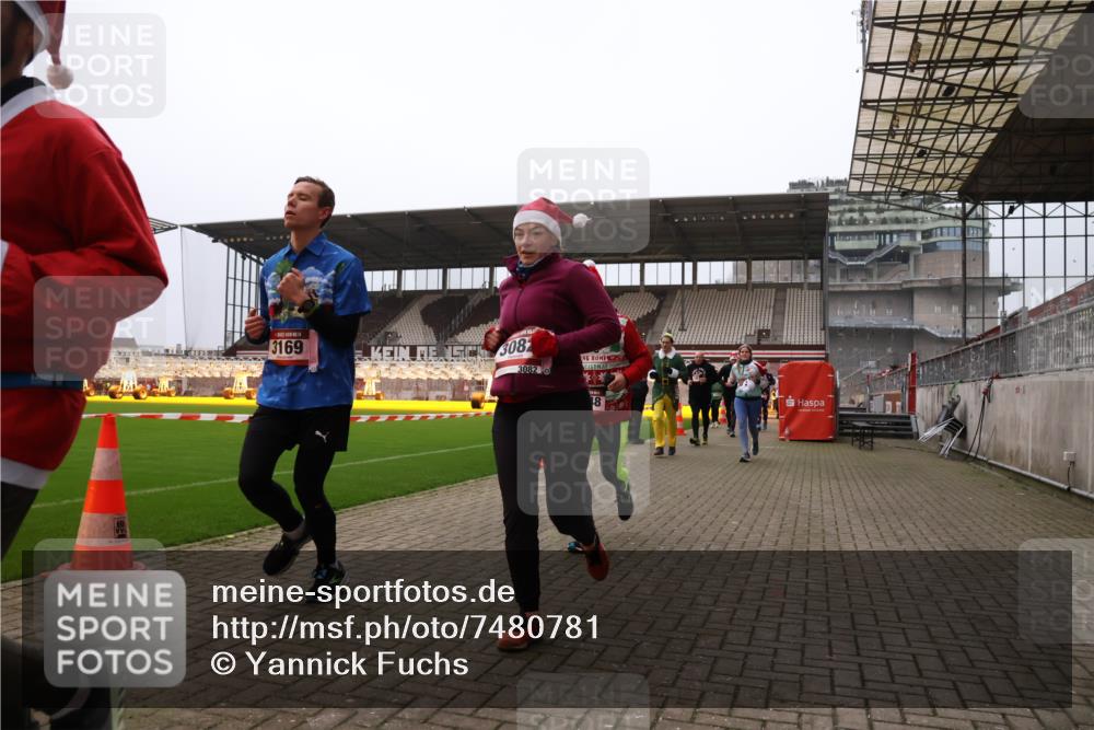 08.12.2024 - St. Pauli X-Mass-Run No. 14 Yannick Fuchs http://msf.ph/oto/7480781 08.12.2024 10:04:00 Ziel 330, 624, 815, 1565, 1678, 1788, 1870, 2219, 2759, 2819, 2933, 2948, 2955, 3071, 3082, 3169, 3179, 3180 meine-sportfotos.de