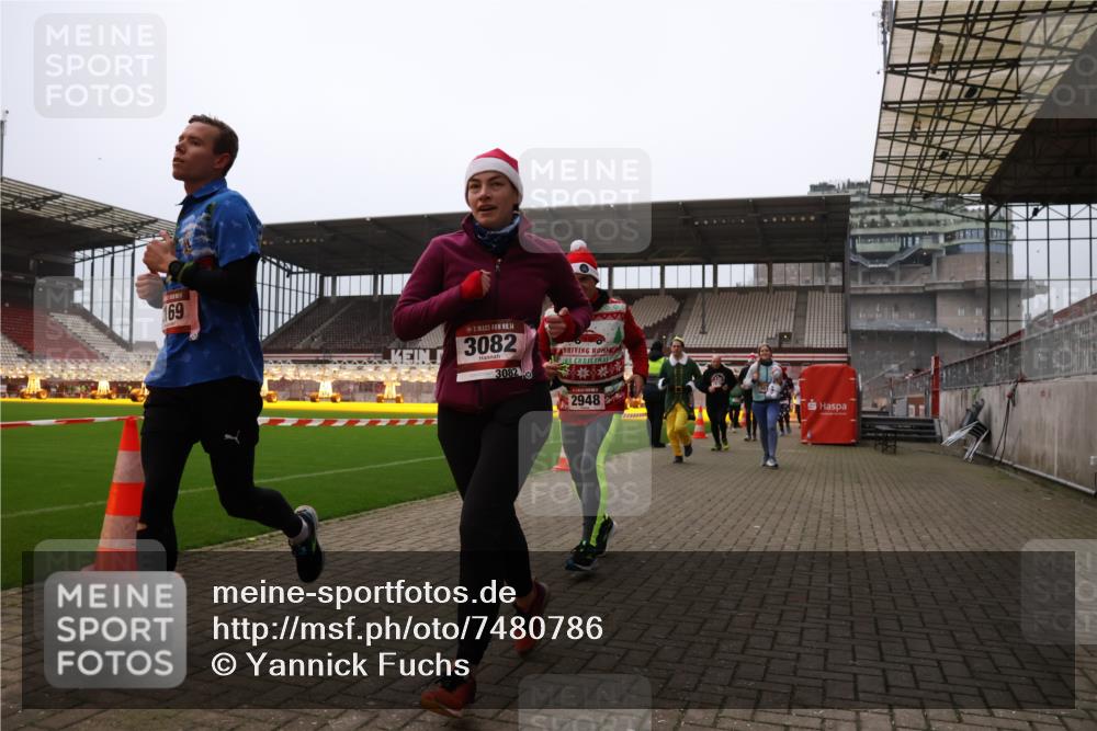 08.12.2024 - St. Pauli X-Mass-Run No. 14 Yannick Fuchs http://msf.ph/oto/7480786 08.12.2024 10:04:00 Ziel 330, 624, 815, 1565, 1678, 1788, 1870, 2219, 2759, 2819, 2933, 2948, 2955, 3071, 3082, 3169, 3179, 3180 meine-sportfotos.de