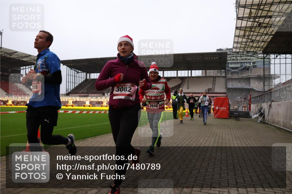 08.12.2024 - St. Pauli X-Mass-Run No. 14 Yannick Fuchs http://msf.ph/oto/7480789 08.12.2024 10:04:00 Ziel 330, 624, 815, 1565, 1678, 1788, 1870, 2219, 2759, 2819, 2933, 2948, 2955, 3071, 3082, 3169, 3179, 3180 meine-sportfotos.de