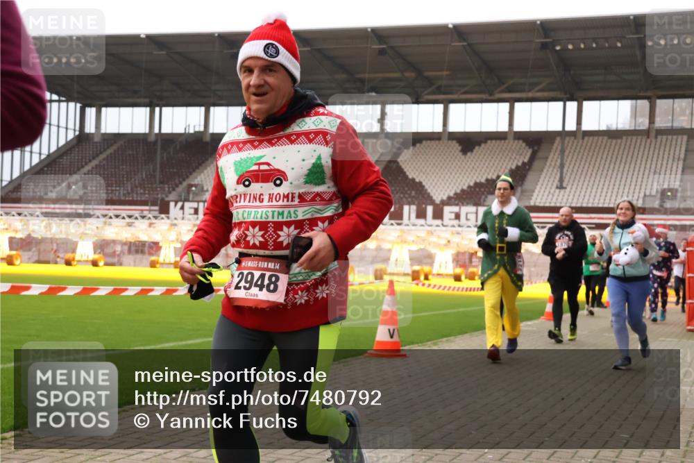 08.12.2024 - St. Pauli X-Mass-Run No. 14 Yannick Fuchs http://msf.ph/oto/7480792 08.12.2024 10:04:01 Ziel 624, 815, 1565, 1678, 1788, 1870, 2219, 2819, 2933, 2948, 2955, 3071, 3082, 3169, 3179, 3180 meine-sportfotos.de