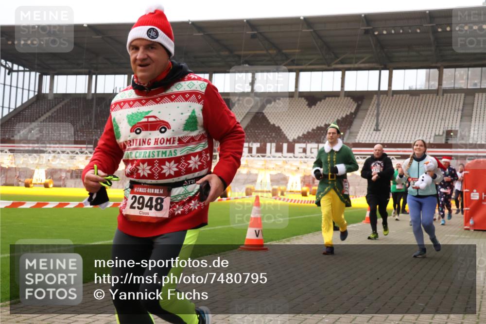 08.12.2024 - St. Pauli X-Mass-Run No. 14 Yannick Fuchs http://msf.ph/oto/7480795 08.12.2024 10:04:01 Ziel 624, 815, 1565, 1678, 1788, 1870, 2219, 2819, 2933, 2948, 2955, 3071, 3082, 3169, 3179, 3180 meine-sportfotos.de