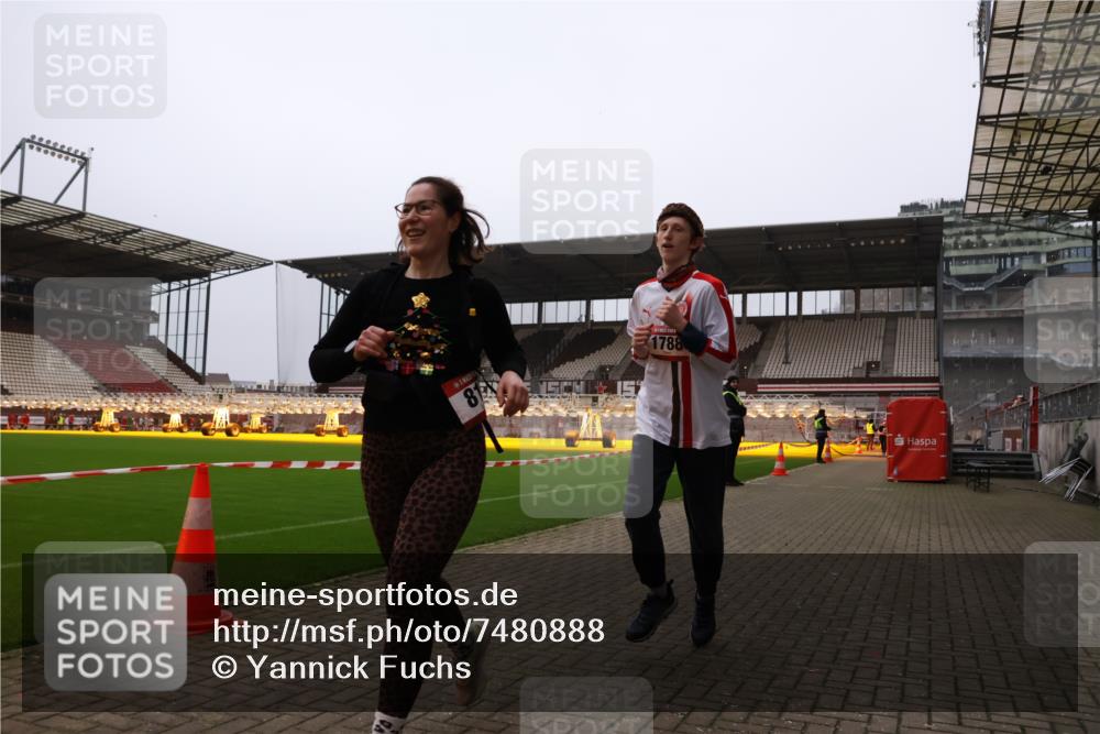 08.12.2024 - St. Pauli X-Mass-Run No. 14 Yannick Fuchs http://msf.ph/oto/7480888 08.12.2024 10:04:09 Ziel 815, 1421, 1565, 1788, 1870, 2219, 2604, 2819, 2933, 2948, 3071, 3169, 3180 meine-sportfotos.de