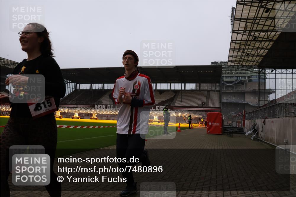 08.12.2024 - St. Pauli X-Mass-Run No. 14 Yannick Fuchs http://msf.ph/oto/7480896 08.12.2024 10:04:09 Ziel 815, 1421, 1565, 1788, 1870, 2219, 2604, 2819, 2933, 2948, 3071, 3169, 3180 meine-sportfotos.de