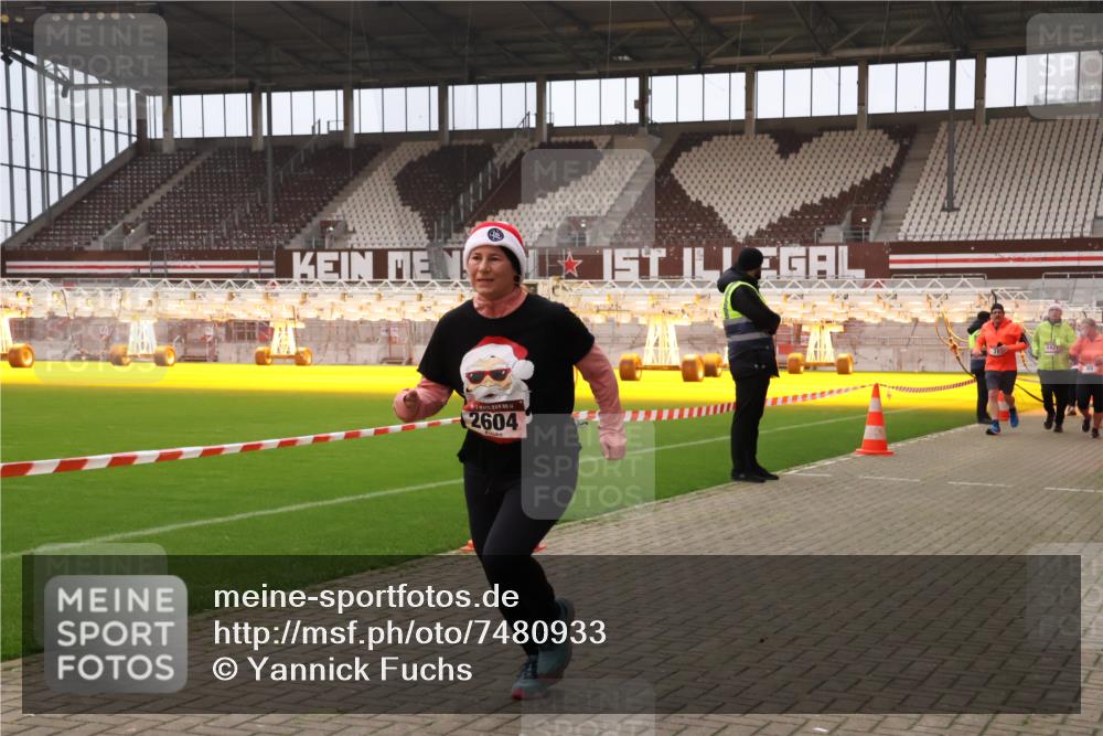 08.12.2024 - St. Pauli X-Mass-Run No. 14 Yannick Fuchs http://msf.ph/oto/7480933 08.12.2024 10:04:20 Ziel 31, 89, 299, 627, 634, 791, 815, 1421, 2380, 2382, 2383, 2604, 3008 meine-sportfotos.de