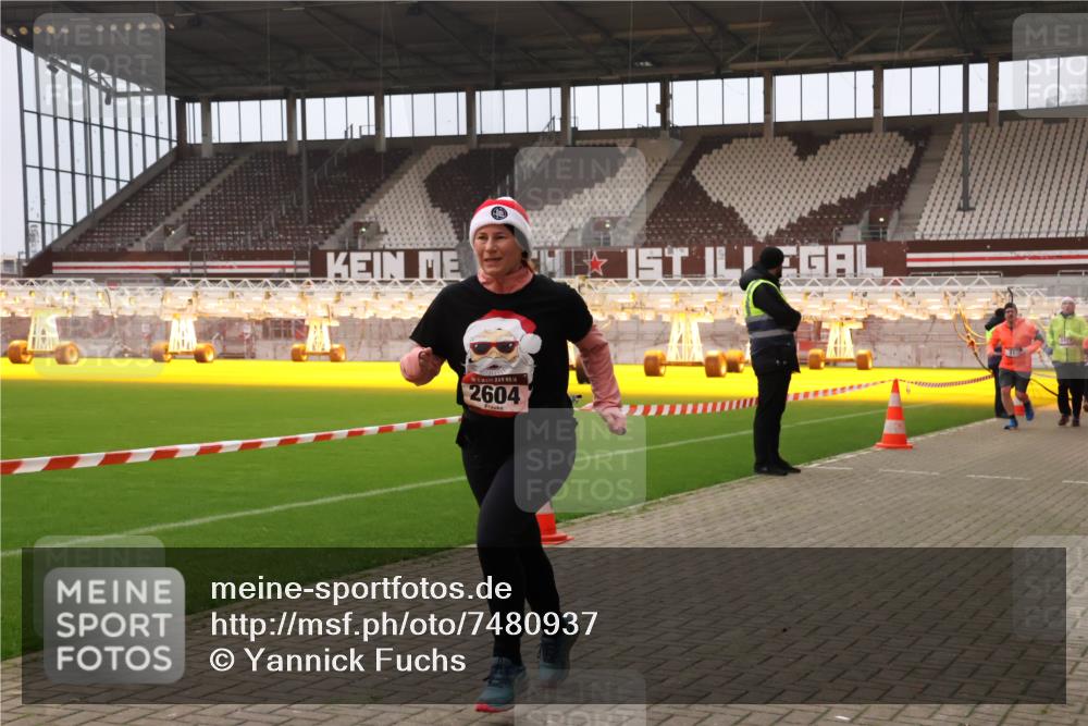 08.12.2024 - St. Pauli X-Mass-Run No. 14 Yannick Fuchs http://msf.ph/oto/7480937 08.12.2024 10:04:20 Ziel 31, 89, 299, 627, 634, 791, 815, 1421, 2380, 2382, 2383, 2604, 3008 meine-sportfotos.de