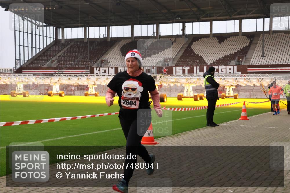 08.12.2024 - St. Pauli X-Mass-Run No. 14 Yannick Fuchs http://msf.ph/oto/7480941 08.12.2024 10:04:20 Ziel 31, 89, 299, 627, 634, 791, 815, 1421, 2380, 2382, 2383, 2604, 3008 meine-sportfotos.de
