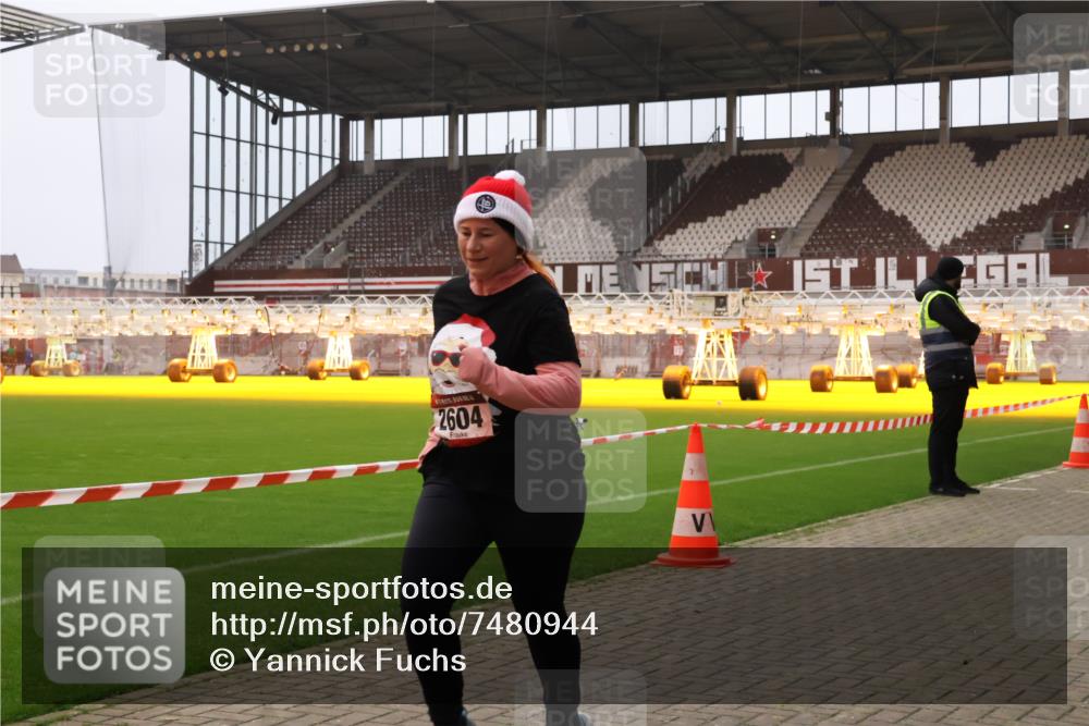 08.12.2024 - St. Pauli X-Mass-Run No. 14 Yannick Fuchs http://msf.ph/oto/7480944 08.12.2024 10:04:21 Ziel 31, 89, 299, 627, 634, 791, 1421, 2380, 2382, 2383, 2604, 3008 meine-sportfotos.de