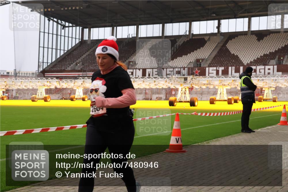08.12.2024 - St. Pauli X-Mass-Run No. 14 Yannick Fuchs http://msf.ph/oto/7480946 08.12.2024 10:04:21 Ziel 31, 89, 299, 627, 634, 791, 1421, 2380, 2382, 2383, 2604, 3008 meine-sportfotos.de