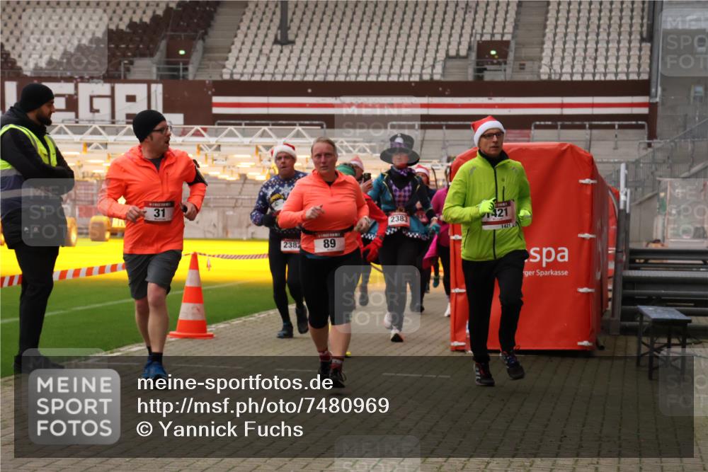 08.12.2024 - St. Pauli X-Mass-Run No. 14 Yannick Fuchs http://msf.ph/oto/7480969 08.12.2024 10:04:24 Ziel 31, 89, 299, 627, 634, 791, 1421, 2380, 2382, 2383, 2604, 3008 meine-sportfotos.de