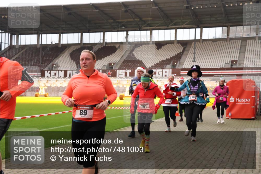 08.12.2024 - St. Pauli X-Mass-Run No. 14 Yannick Fuchs http://msf.ph/oto/7481003 08.12.2024 10:04:28 Ziel 31, 89, 299, 595, 627, 634, 748, 791, 1421, 2380, 2382, 2383, 2485, 2604, 2758, 3007, 3008 meine-sportfotos.de