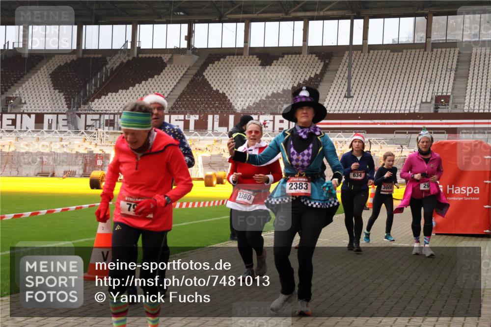 08.12.2024 - St. Pauli X-Mass-Run No. 14 Yannick Fuchs http://msf.ph/oto/7481013 08.12.2024 10:04:29 Ziel 31, 89, 172, 299, 595, 627, 634, 748, 791, 1421, 2380, 2382, 2383, 2485, 2604, 2758, 3007, 3008 meine-sportfotos.de