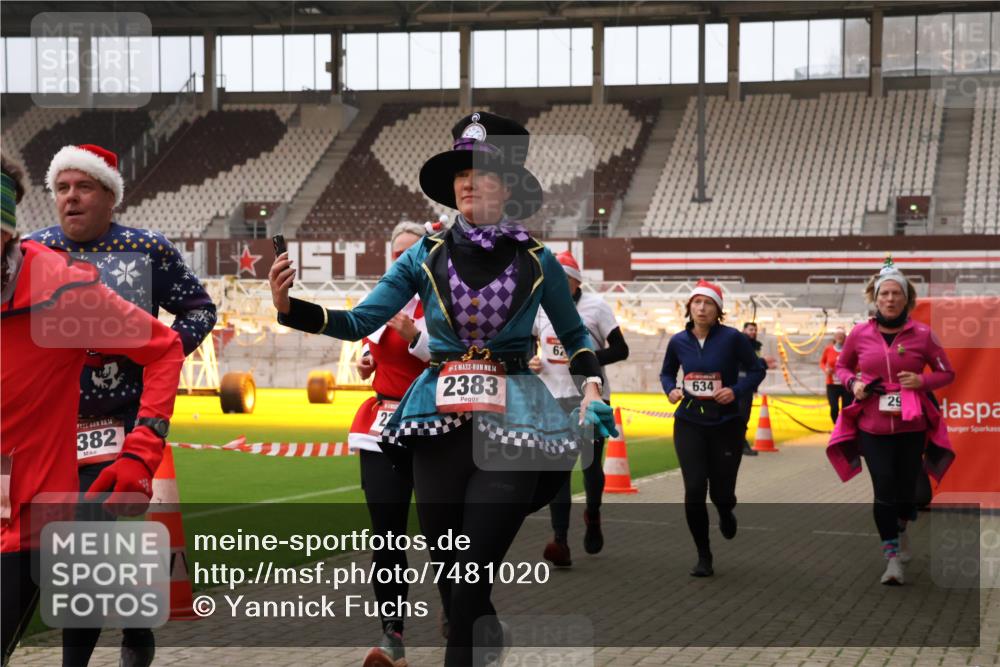 08.12.2024 - St. Pauli X-Mass-Run No. 14 Yannick Fuchs http://msf.ph/oto/7481020 08.12.2024 10:04:29 Ziel 31, 89, 172, 299, 595, 627, 634, 748, 791, 1421, 2380, 2382, 2383, 2485, 2604, 2758, 3007, 3008 meine-sportfotos.de