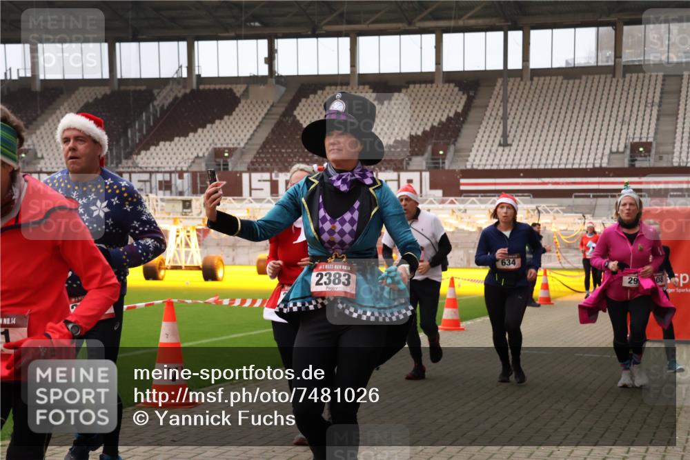 08.12.2024 - St. Pauli X-Mass-Run No. 14 Yannick Fuchs http://msf.ph/oto/7481026 08.12.2024 10:04:29 Ziel 31, 89, 172, 299, 595, 627, 634, 748, 791, 1421, 2380, 2382, 2383, 2485, 2604, 2758, 3007, 3008 meine-sportfotos.de