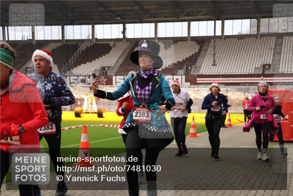08.12.2024 - St. Pauli X-Mass-Run No. 14 Yannick Fuchs http://msf.ph/oto/7481030 08.12.2024 10:04:29 Ziel 31, 89, 172, 299, 595, 627, 634, 748, 791, 1421, 2380, 2382, 2383, 2485, 2604, 2758, 3007, 3008 meine-sportfotos.de