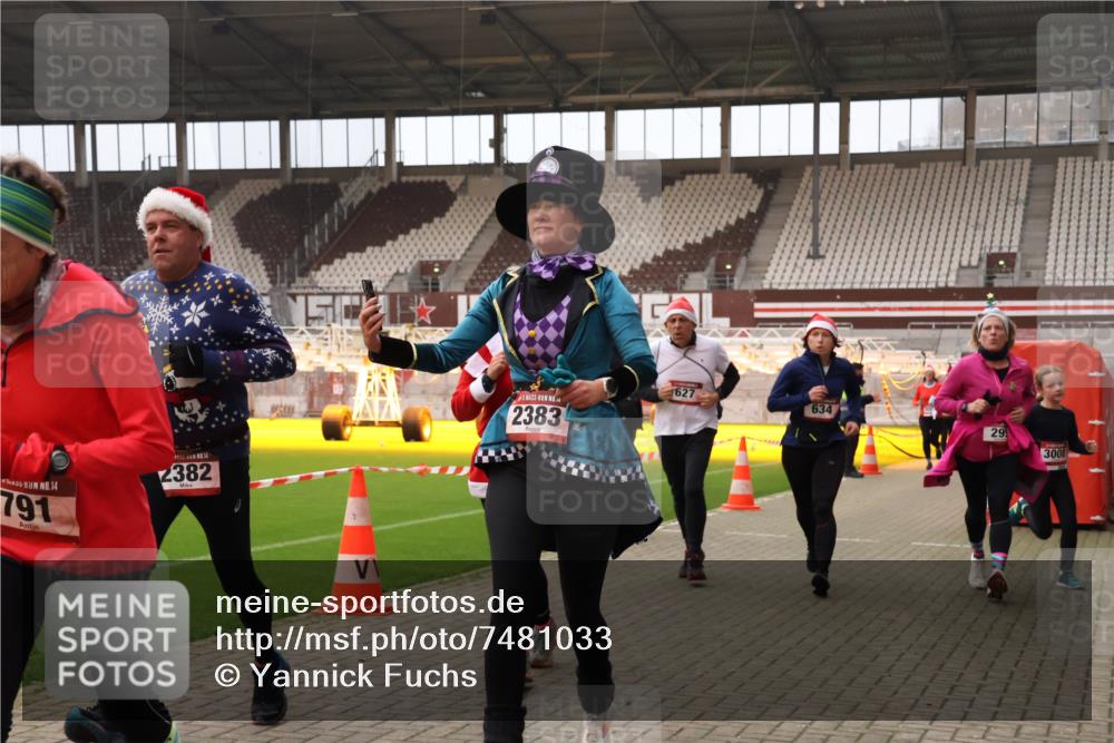 08.12.2024 - St. Pauli X-Mass-Run No. 14 Yannick Fuchs http://msf.ph/oto/7481033 08.12.2024 10:04:29 Ziel 31, 89, 172, 299, 595, 627, 634, 748, 791, 1421, 2380, 2382, 2383, 2485, 2604, 2758, 3007, 3008 meine-sportfotos.de