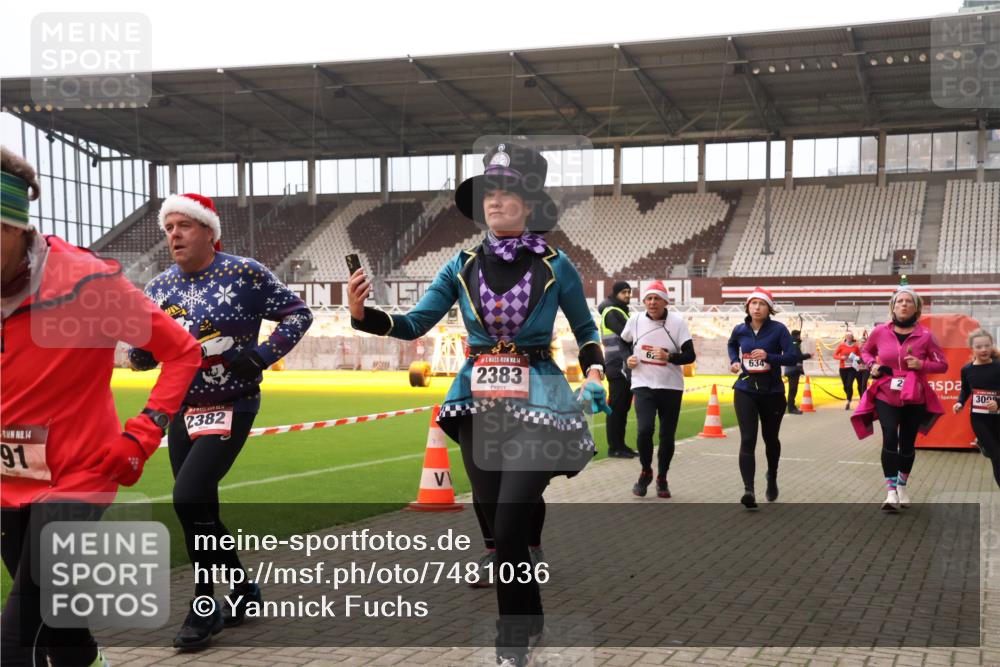 08.12.2024 - St. Pauli X-Mass-Run No. 14 Yannick Fuchs http://msf.ph/oto/7481036 08.12.2024 10:04:30 Ziel 31, 89, 172, 299, 595, 627, 634, 748, 791, 1421, 2380, 2382, 2383, 2485, 2758, 3007, 3008 meine-sportfotos.de