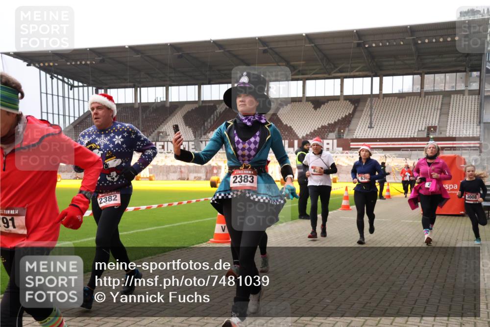 08.12.2024 - St. Pauli X-Mass-Run No. 14 Yannick Fuchs http://msf.ph/oto/7481039 08.12.2024 10:04:30 Ziel 31, 89, 172, 299, 595, 627, 634, 748, 791, 1421, 2380, 2382, 2383, 2485, 2758, 3007, 3008 meine-sportfotos.de