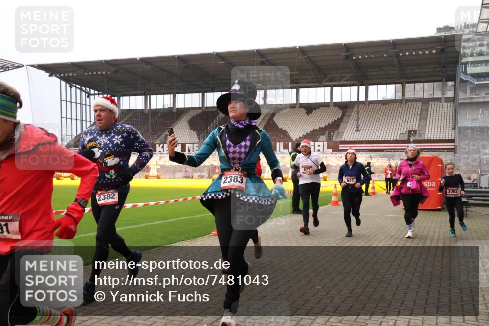 08.12.2024 - St. Pauli X-Mass-Run No. 14 Yannick Fuchs http://msf.ph/oto/7481043 08.12.2024 10:04:30 Ziel 31, 89, 172, 299, 595, 627, 634, 748, 791, 1421, 2380, 2382, 2383, 2485, 2758, 3007, 3008 meine-sportfotos.de