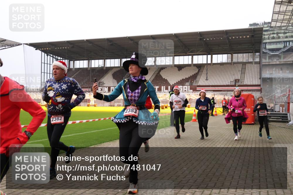 08.12.2024 - St. Pauli X-Mass-Run No. 14 Yannick Fuchs http://msf.ph/oto/7481047 08.12.2024 10:04:30 Ziel 31, 89, 172, 299, 595, 627, 634, 748, 791, 1421, 2380, 2382, 2383, 2485, 2758, 3007, 3008 meine-sportfotos.de