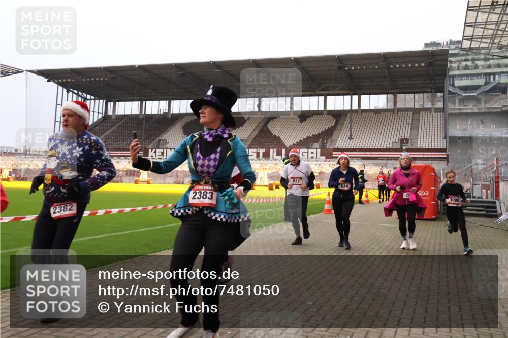 08.12.2024 - St. Pauli X-Mass-Run No. 14 Yannick Fuchs http://msf.ph/oto/7481050 08.12.2024 10:04:30 Ziel 31, 89, 172, 299, 595, 627, 634, 748, 791, 1421, 2380, 2382, 2383, 2485, 2758, 3007, 3008 meine-sportfotos.de