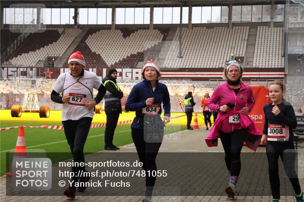 08.12.2024 - St. Pauli X-Mass-Run No. 14 Yannick Fuchs http://msf.ph/oto/7481055 08.12.2024 10:04:31 Ziel 31, 76, 89, 172, 299, 595, 627, 634, 748, 791, 1421, 2380, 2382, 2383, 2485, 2758, 3007, 3008 meine-sportfotos.de